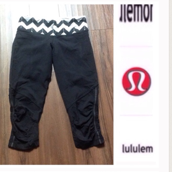Lululemon chevron print crop or capris - Picture 6 of 6